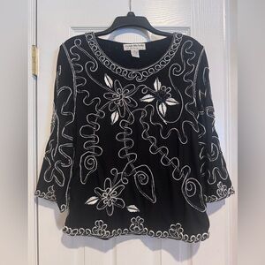 Lauren Michelle Black Top with White Floral Embroidery Vintage size XL